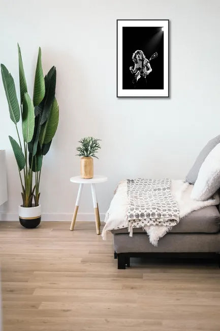 Angus Young (AC/DC) Paris 1980